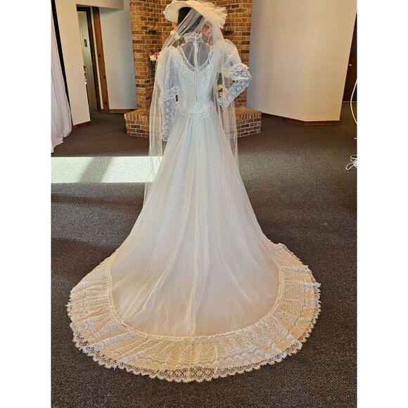 Vintage Ivory Victorian Wedding Gown/ Hat - Picture 3 of 13